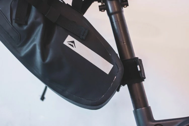 BOLSA SILLIN GRAVEL MERIDA IMPERMEABLE NEGRO 2 BOLSA SILLIN GRAVEL MERIDA IMPERMEABLE NEGRO - Imagen 2