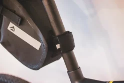 BOLSA SILLIN GRAVEL MERIDA IMPERMEABLE NEGRO 9 BOLSA SILLIN GRAVEL MERIDA IMPERMEABLE NEGRO -tienda de bicicletas bolsa sillin gravel merida impermeable negro 3