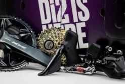 GRUPO COMPLETO SHIMANO 105 DI-2 R7150