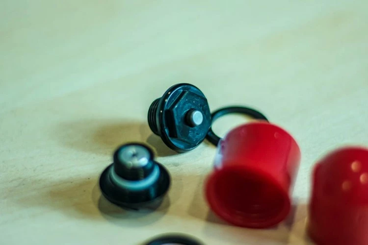 KIT PURGADORES AIRE PARA HORQUILLAS FOX 36/38/40 3 KIT PURGADORES AIRE PARA HORQUILLAS FOX 36/38/40 - Imagen 3